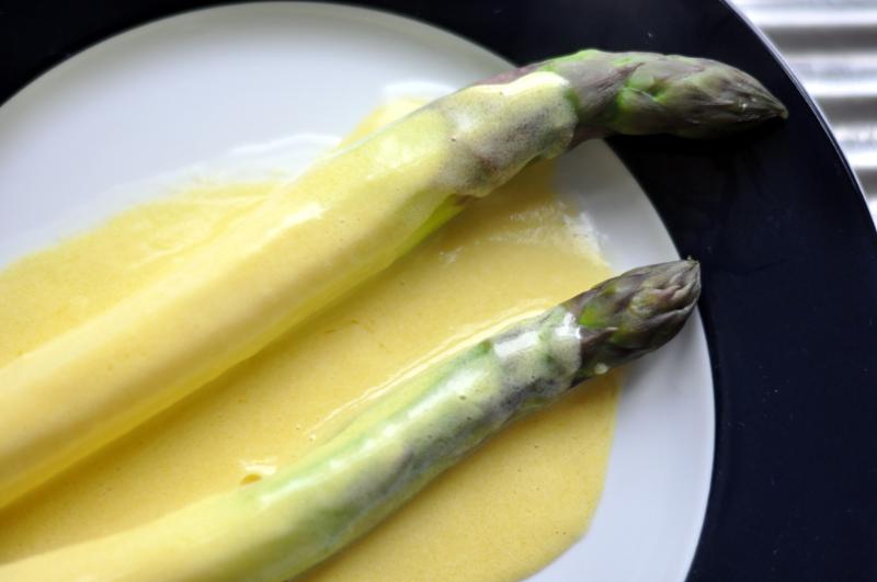 Asperges vertes sauce hollandaise - Photo de cyclonebill - 101Pairing.com
