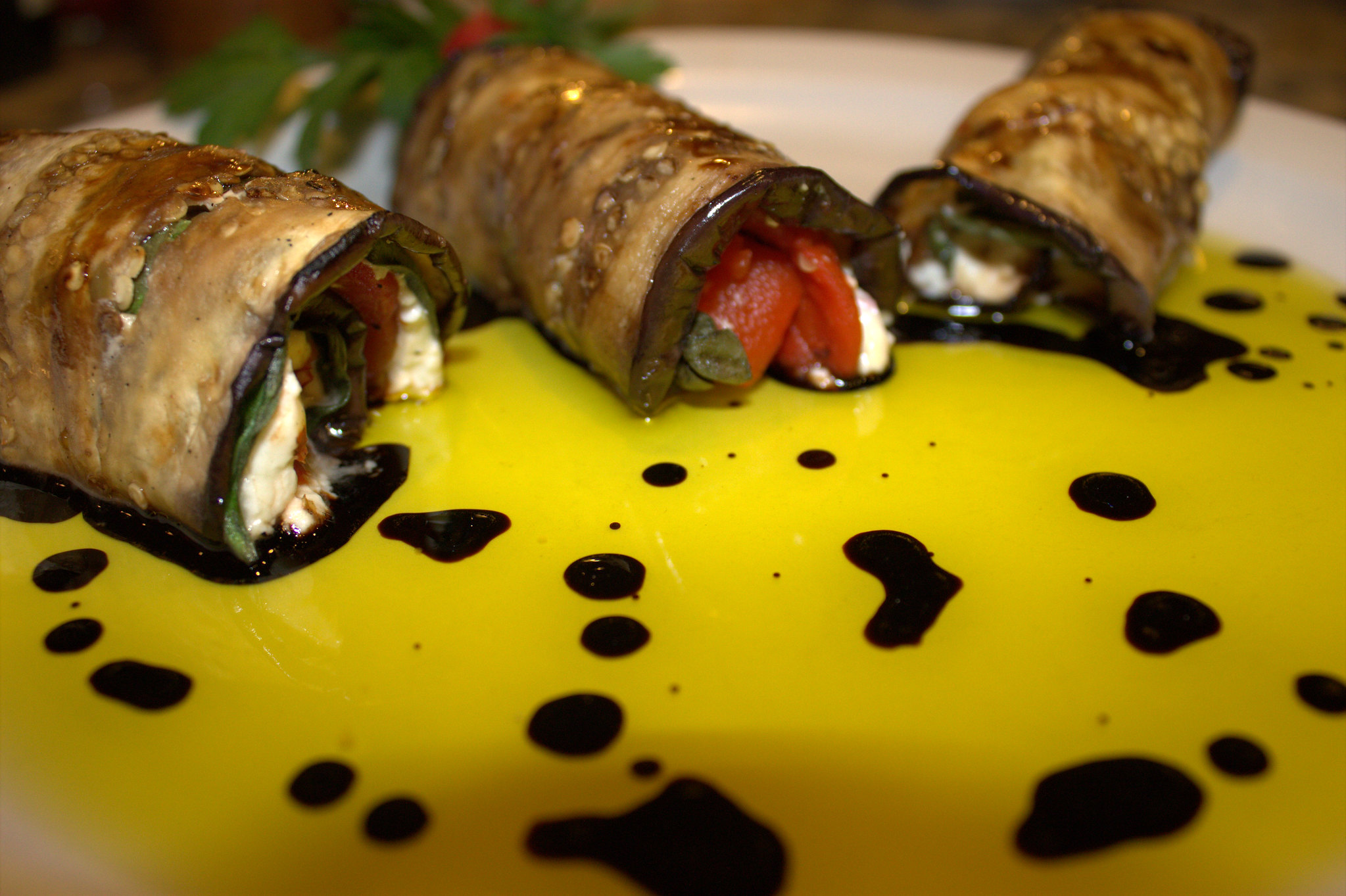 Aubergines grillées au fromage de chèvre - Photo de Enobytes Wine Online - 101Pairing.com