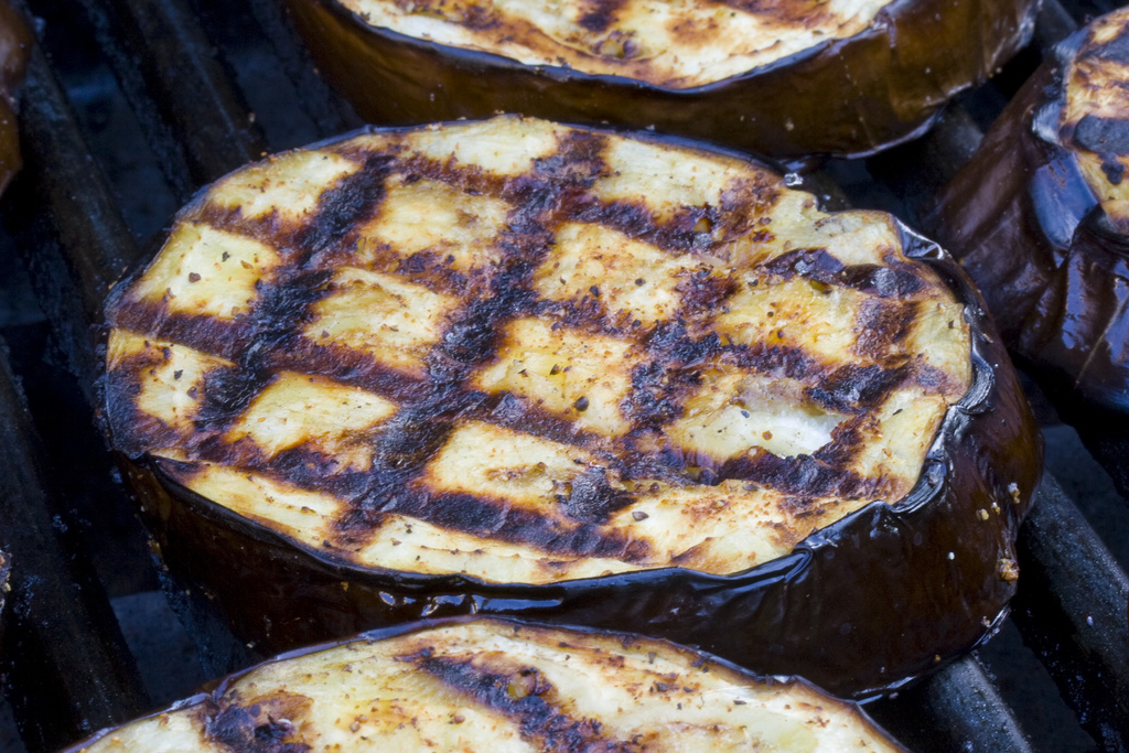 Aubergines grillées au Chavignol - Photo de woodleywonderworks - 101Pairing.com