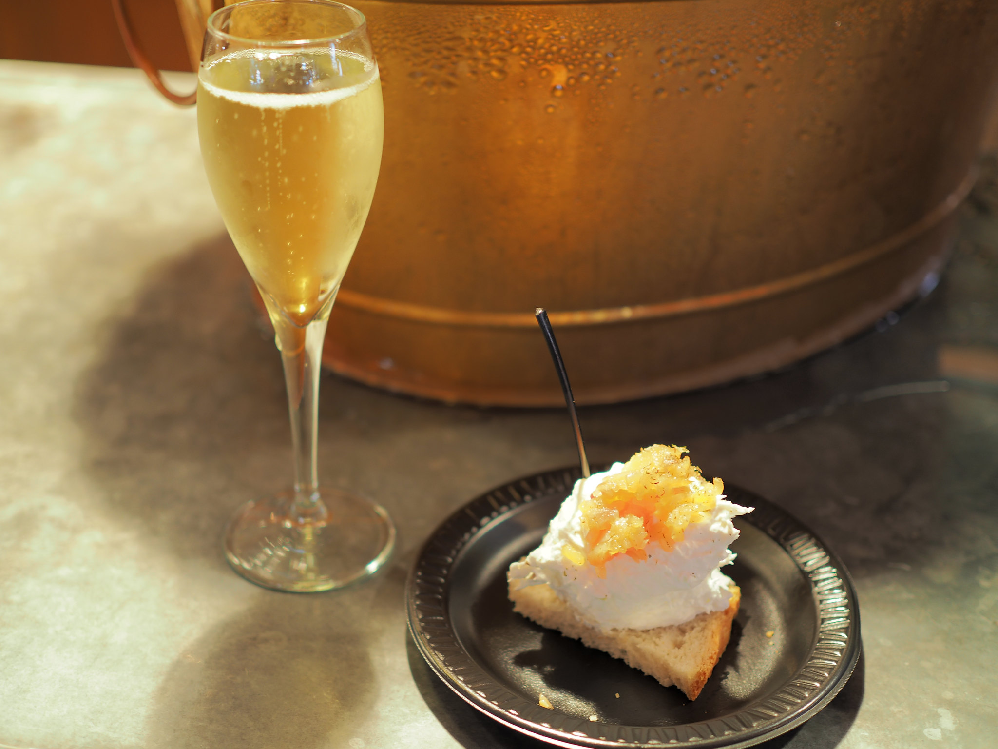 Crémant d’Alsace Blanc de noirs Doux - Vins effervescents blancs - Photo de Dmitry Djouce - 101Pairing.com