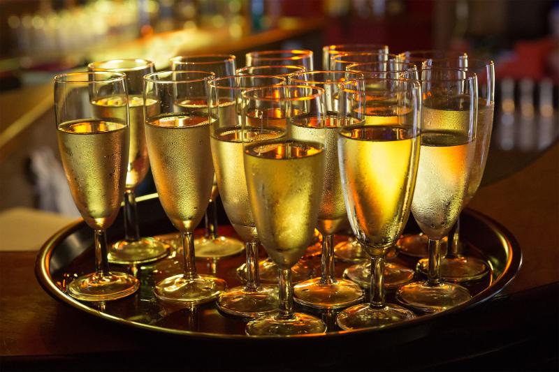 Crémant de Bordeaux Blanc de blancs Demi-sec - Vins effervescents blancs - Photo de unukorno - 101Pairing.com