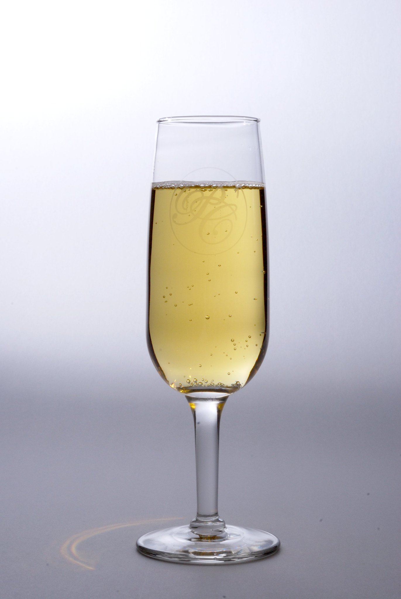 Champagne Grand cru Tours-sur-Marne Blanc de noirs Brut non dosé - Vins effervescents blancs - Photo de Antiporda Productions LV, LLC - 101Pairing.com