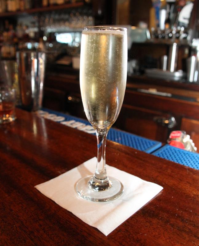 Champagne Grand cru Blanc de blancs Brut Non dosé - Vins effervescents blancs - Photo de Sarah Stierch - 101Pairing.com