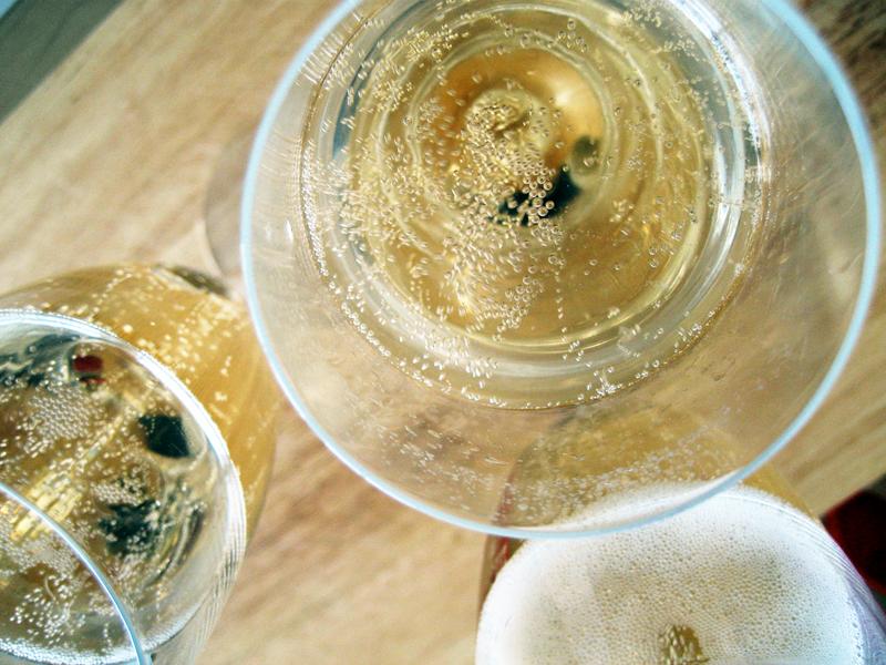 Champagne Blanc de blancs Extra-sec Millésimé - Vins effervescents blancs - Photo de Dplanet:: - 101Pairing.com