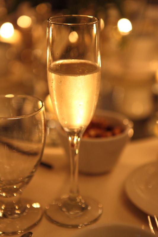 Champagne Blanc de blancs Sec Millésimé - Vins effervescents blancs - Photo de Steven Miller - 101Pairing.com