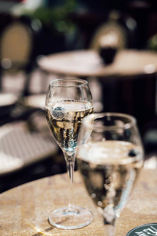 Champagne Premier cru Blanc Demi-sec - Vins effervescents blancs - Photo de Karol Chomka - 101Pairing.com