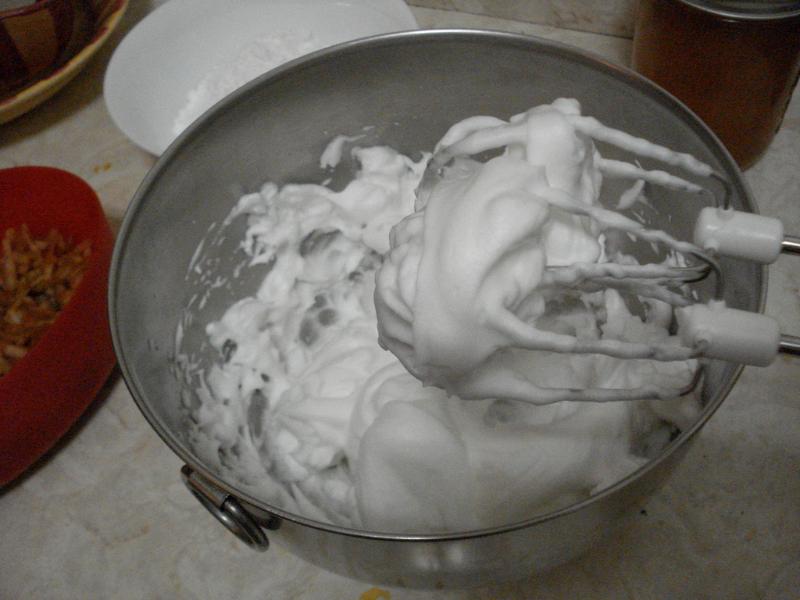 Oeufs à la neige aux pralines roses - Photo de Amy Stephenson - 101Pairing.com