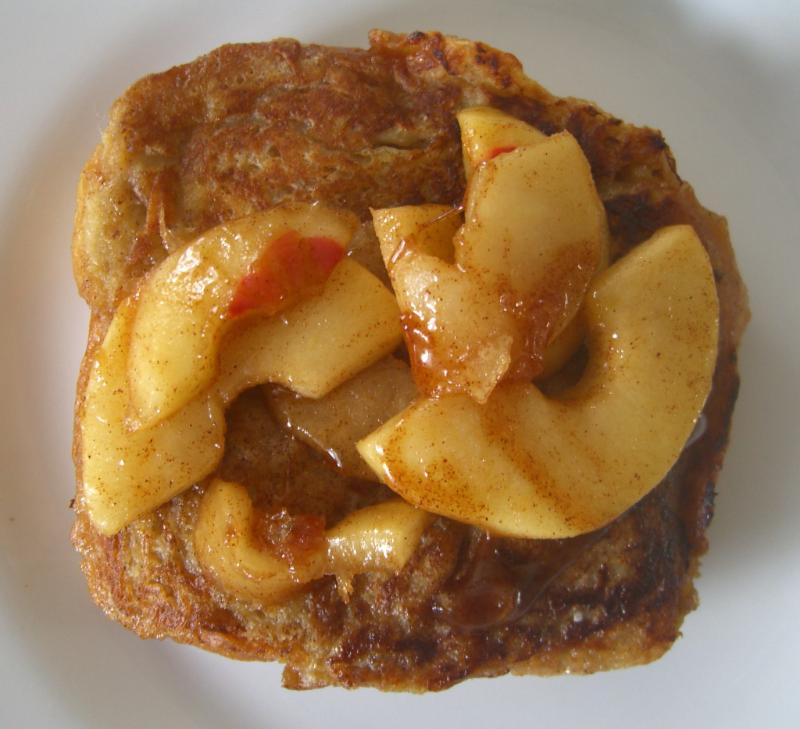 Brioche façon pain perdu aux pommes caramélisées - Photo de Lucy Downey - 101Pairing.com