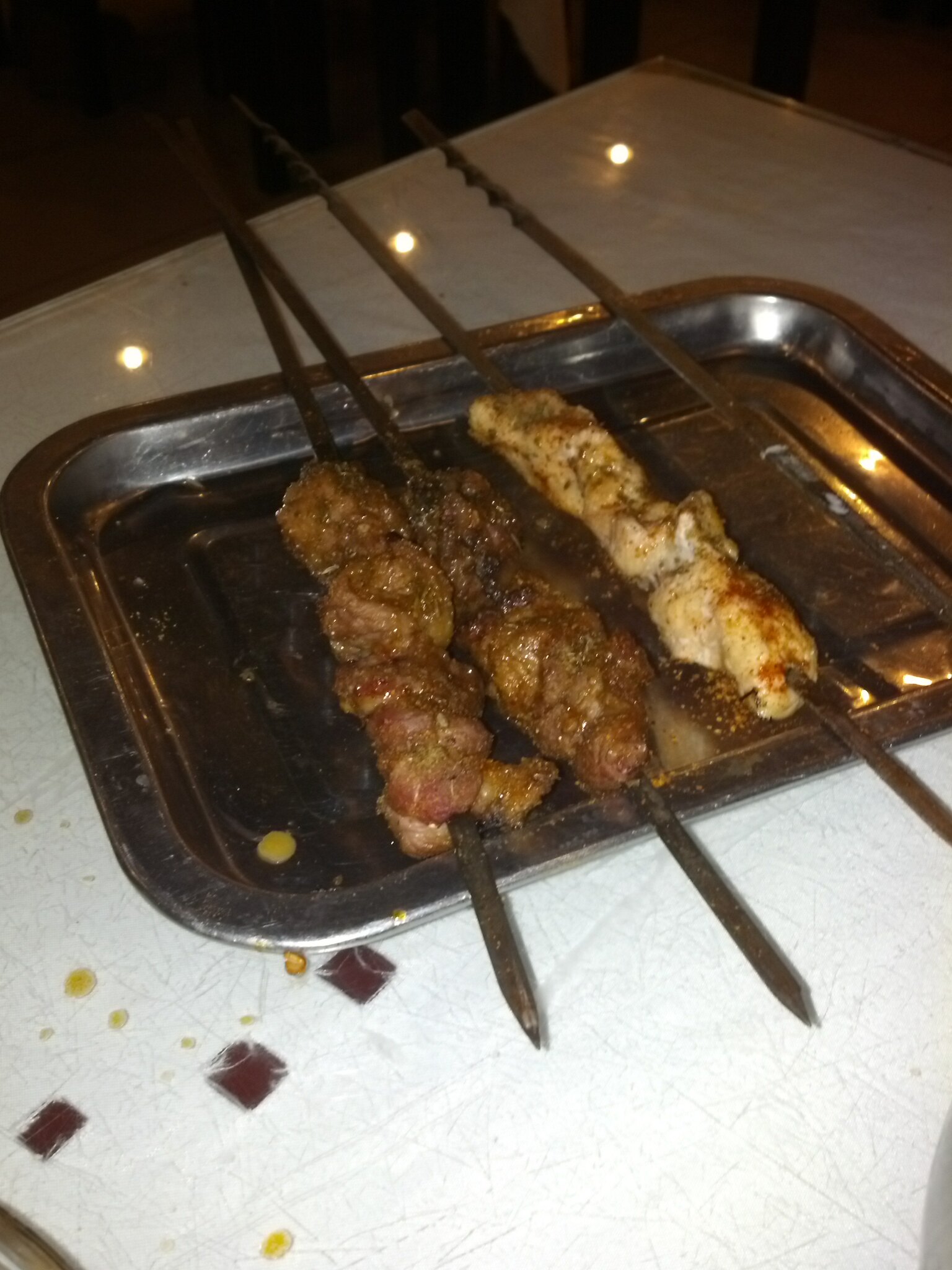 Brochette d’agneau mariné aux épices - Photo de - 101Pairing.com