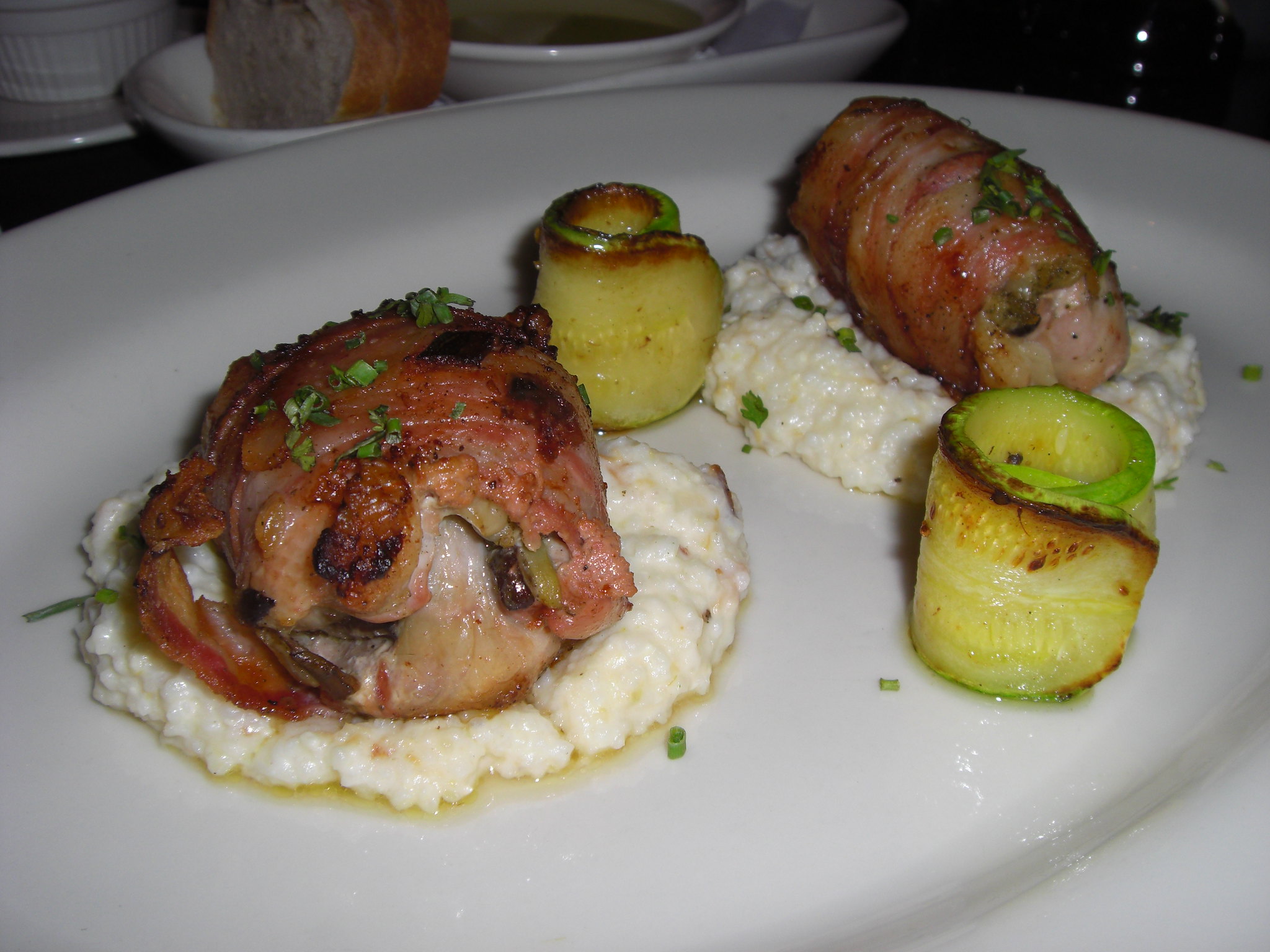 Caille rôtie et farcie aux champignons - Photo de Aaron Gustafson - 101Pairing.com