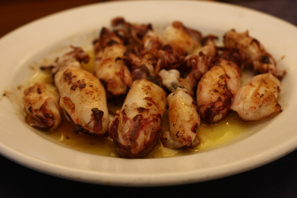 Calmars à la plancha - Photo de Jennifer Woodard Maderazo - 101Pairing.com