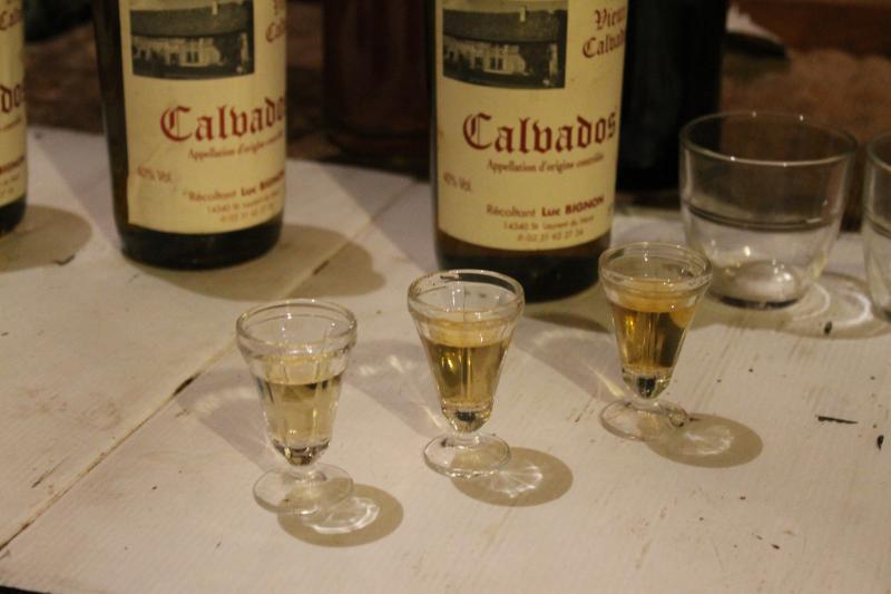 Calvados - Eaux-de-vie et liqueurs - Photo de ironypoisoning - 101Pairing.com