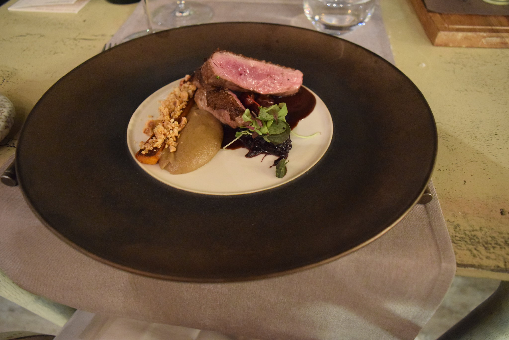 Aiguillettes de canard aux baies de cassis - Photo de Haydn Blackey - 101Pairing.com