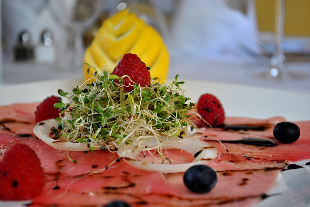 Carpaccio de thon rouge - Photo de Larry Hoffman - 101Pairing.com