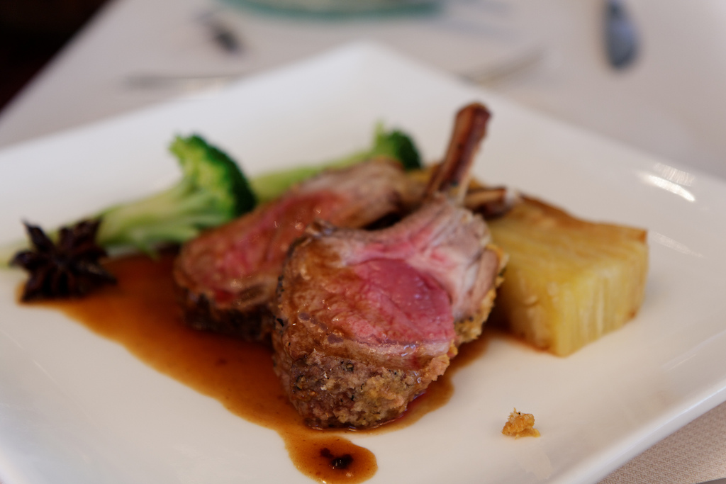 Agneau en croûte de pommes de terre - Photo de Dennis Wong - 101Pairing.com