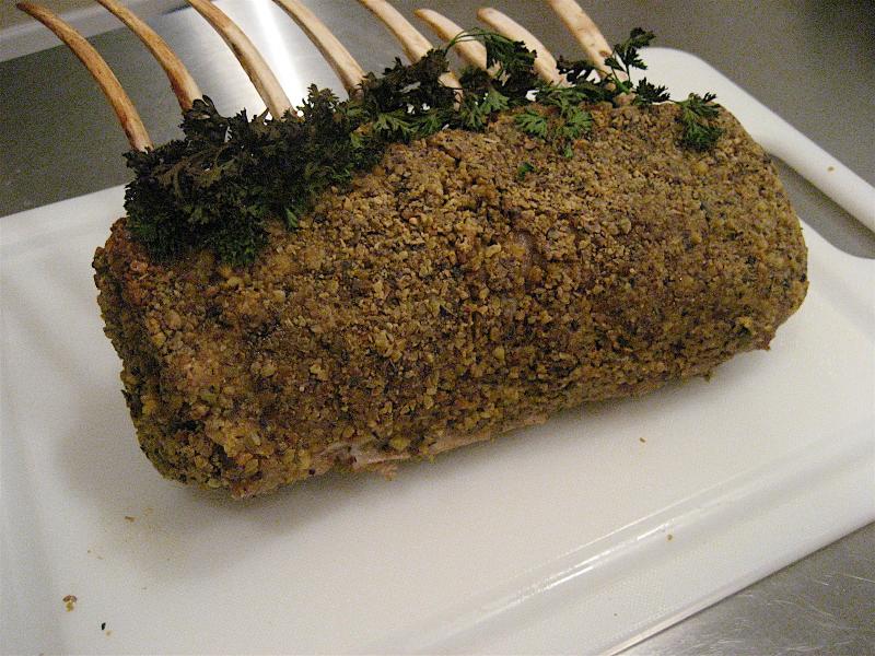 Carré d’agneau rôti en croûte de pistache - Photo de Adam S - 101Pairing.com