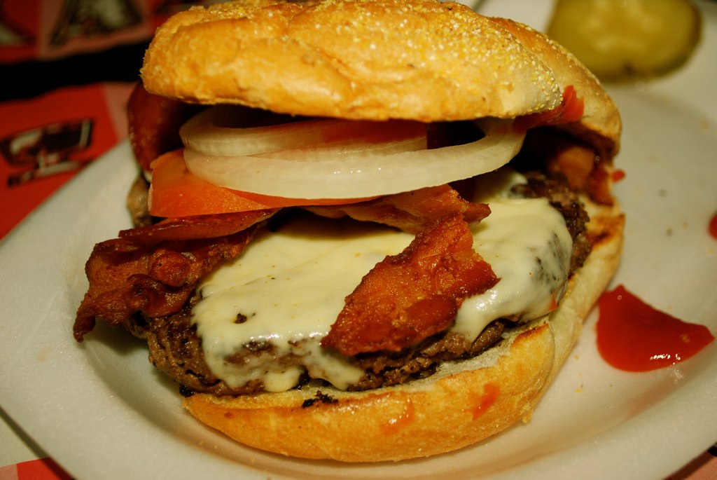Cheeseburger au bacon - Photo de Jessica Rossi - 101Pairing.com
