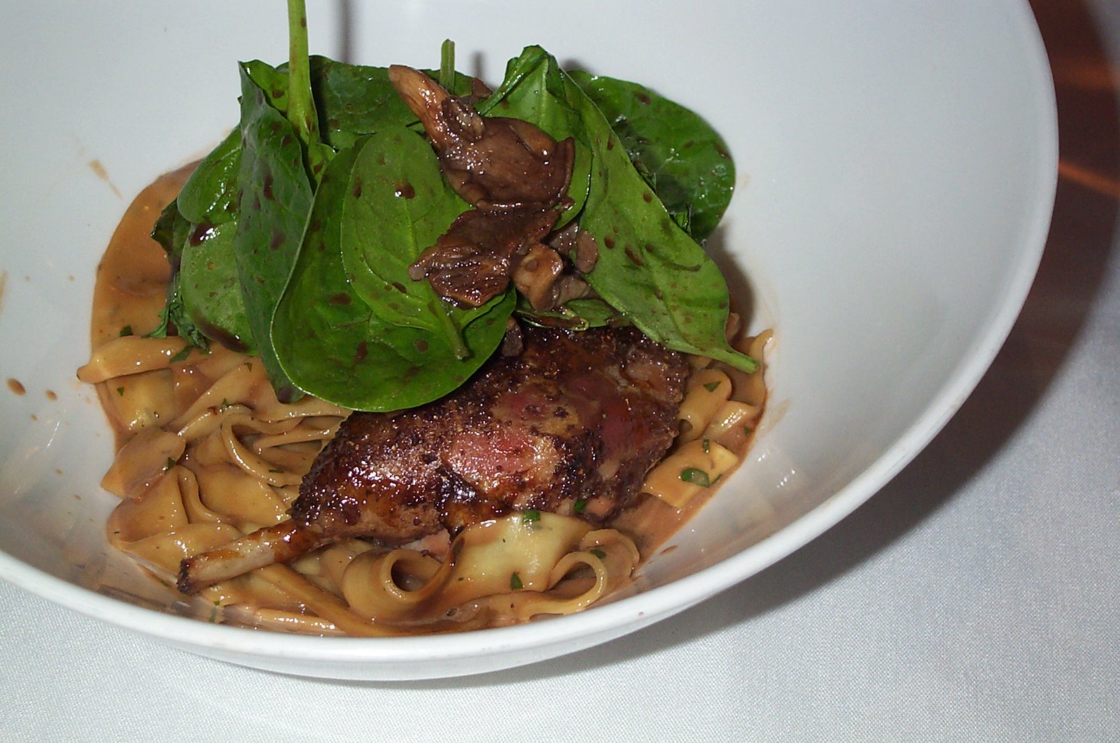 Confit de canard aux pâtes fraîches - Photo de stu_spivack - 101Pairing.com