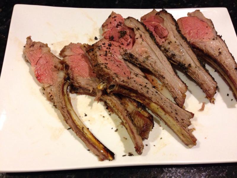 Côtes d’agneau au barbecue - Photo de Neeta Lind - 101Pairing.com