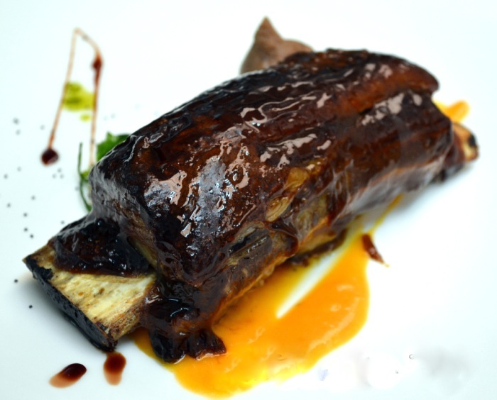 Carré de veau rôti à l’ail et au romarin - Photo de Restaurante Granero - 101Pairing.com