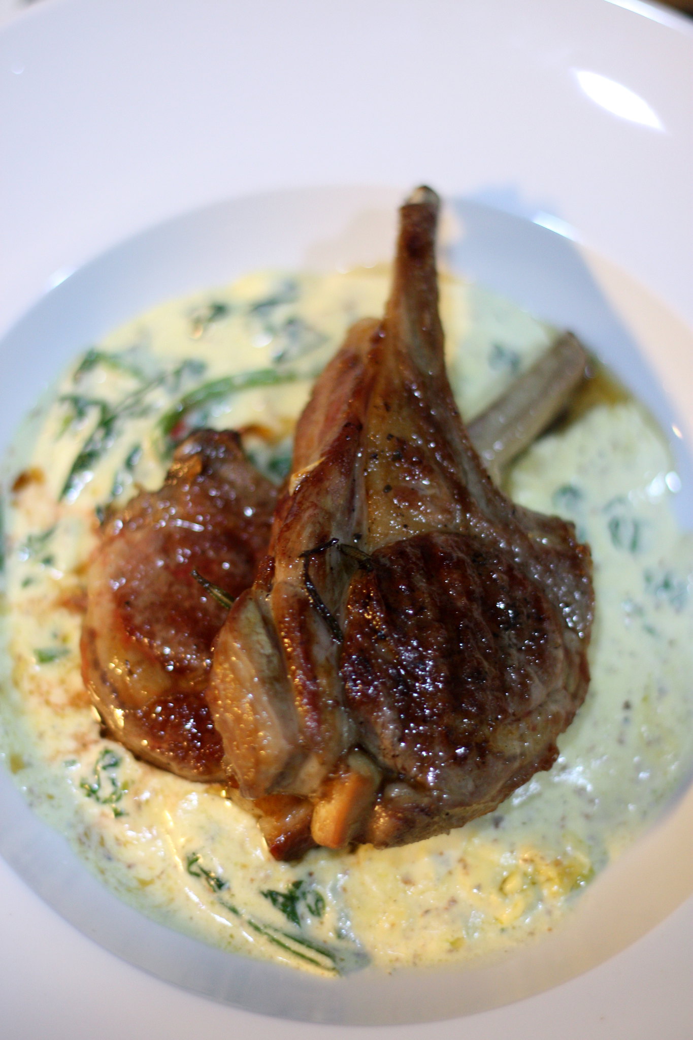 Côtes d’agneau au romarin - Photo de boo lee - 101Pairing.com