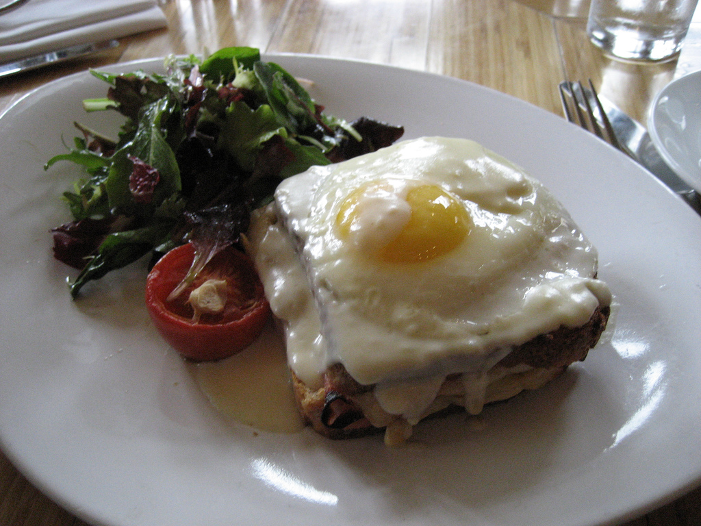 Croque-madame à la béchamel - Photo de Mack Male - 101Pairing.com