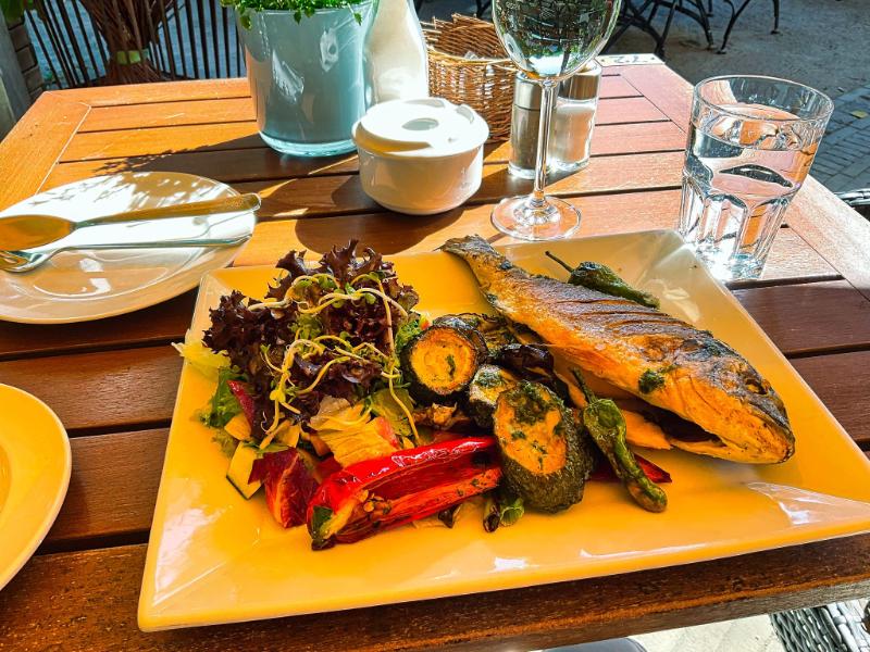 Daurade grillée à la provençale - Photo de Alain Rouiller - 101Pairing.com