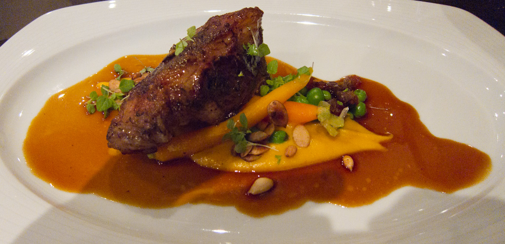 Épaule d’agneau rôtie aux légumes printaniers - Photo de Charles Haynes - 101Pairing.com