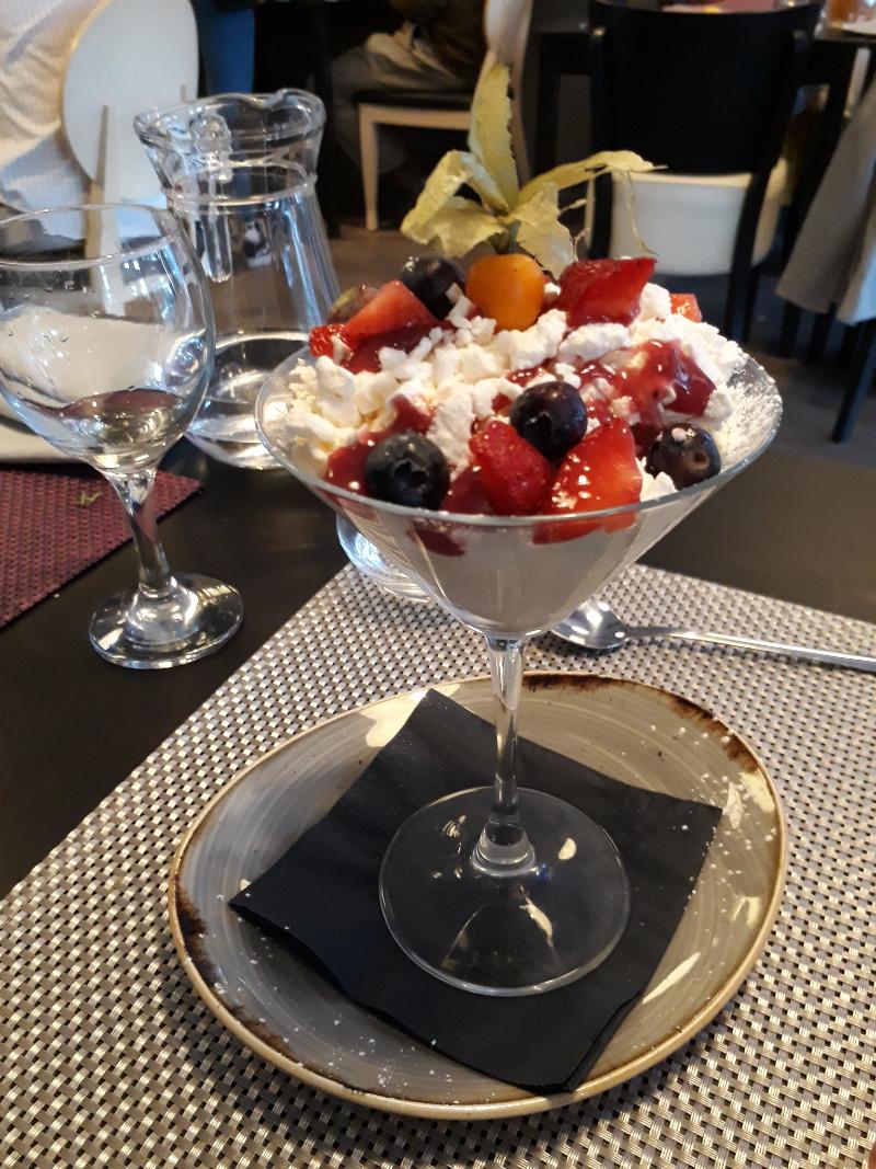 Eton mess aux fruits noirs et rouges - Photo de - 101Pairing.com