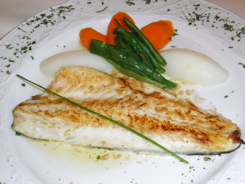 Filet de bar grillé au jus de citron - Photo de Javier Lastras - 101Pairing.com