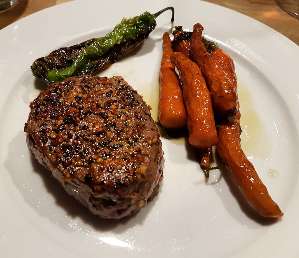 Filet de bœuf au poivre noir - Photo de Ryan Merkley - 101Pairing.com