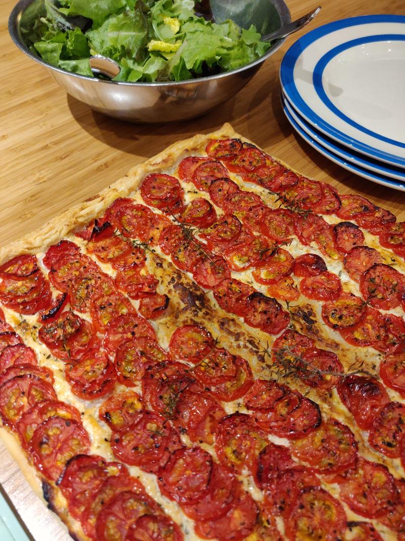 Toast au fromage de chèvre et à la tomate - Photo de Lucy Downey - 101Pairing.com