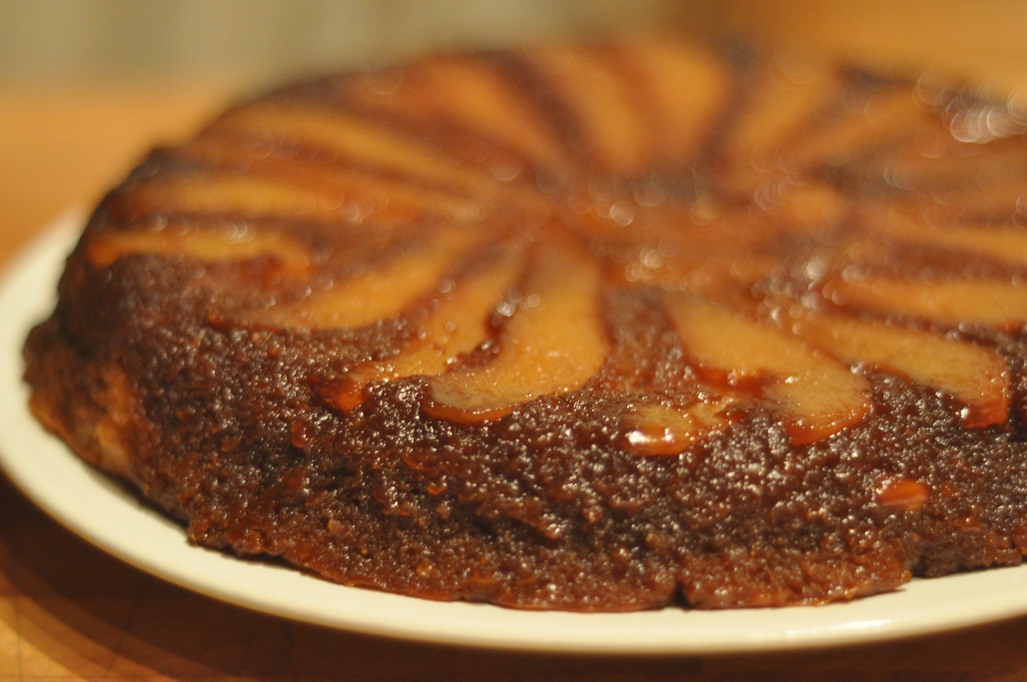 Gâteau renversé à la poire et aux épices - Photo de Seamus Holman - 101Pairing.com