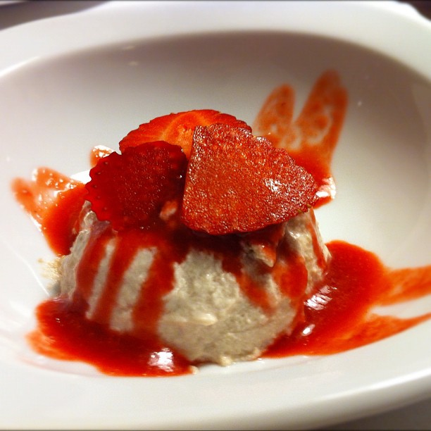 Glace au yaourt à la fraise - Photo de demi - 101Pairing.com