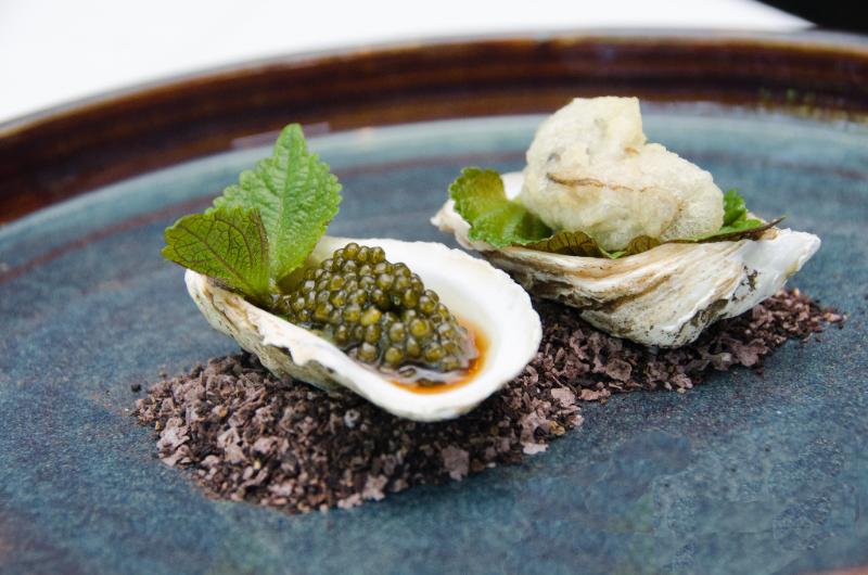Huîtres fines de claire au caviar - Photo de Kurman Communications, Inc. - 101Pairing.com