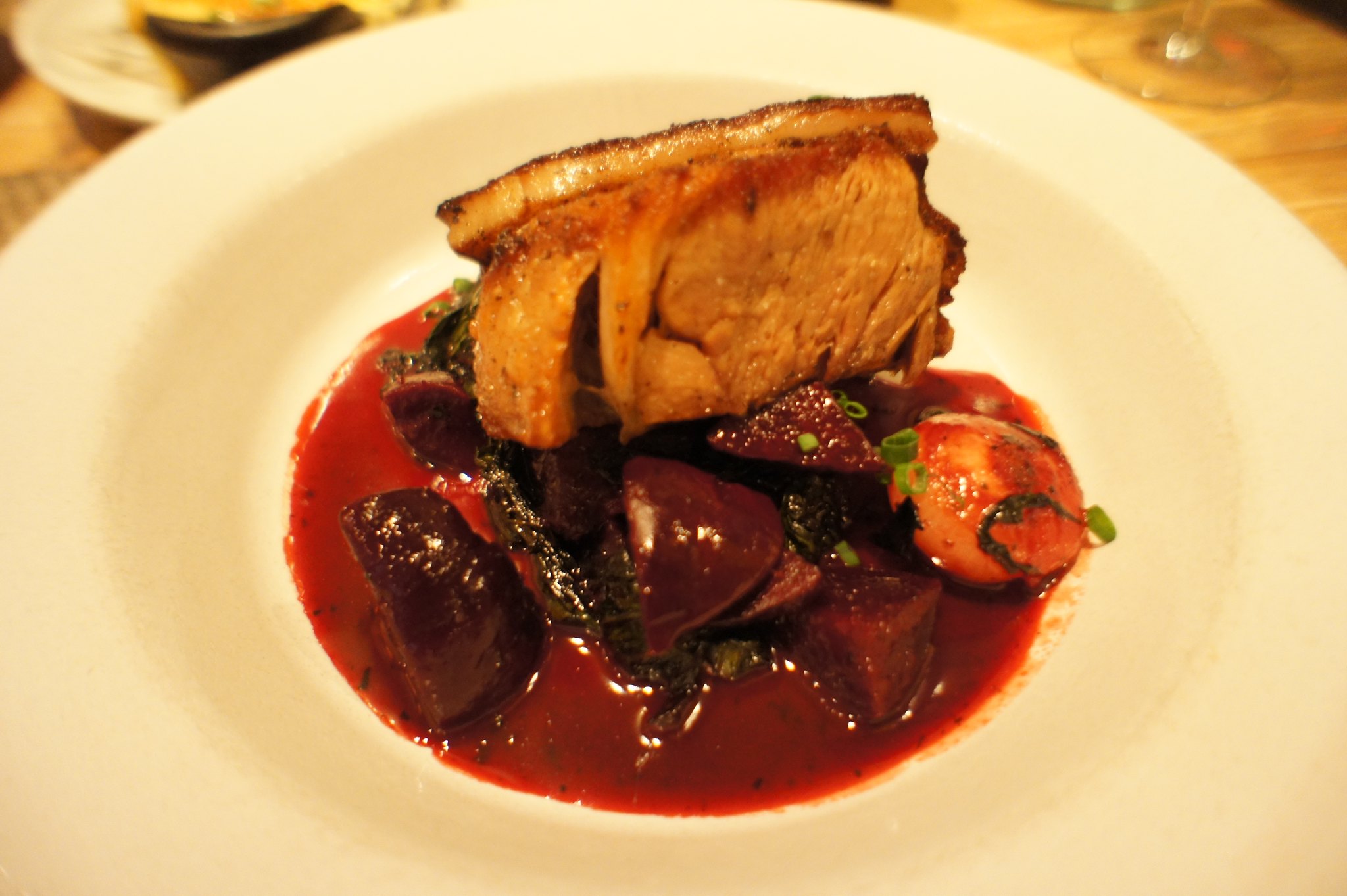 Jambonneau confit - Photo de Dan Costin - 101Pairing.com