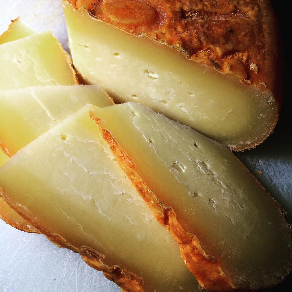 Queso de Mahón-Menorca artesano curado - Photo de César - 101Pairing.com