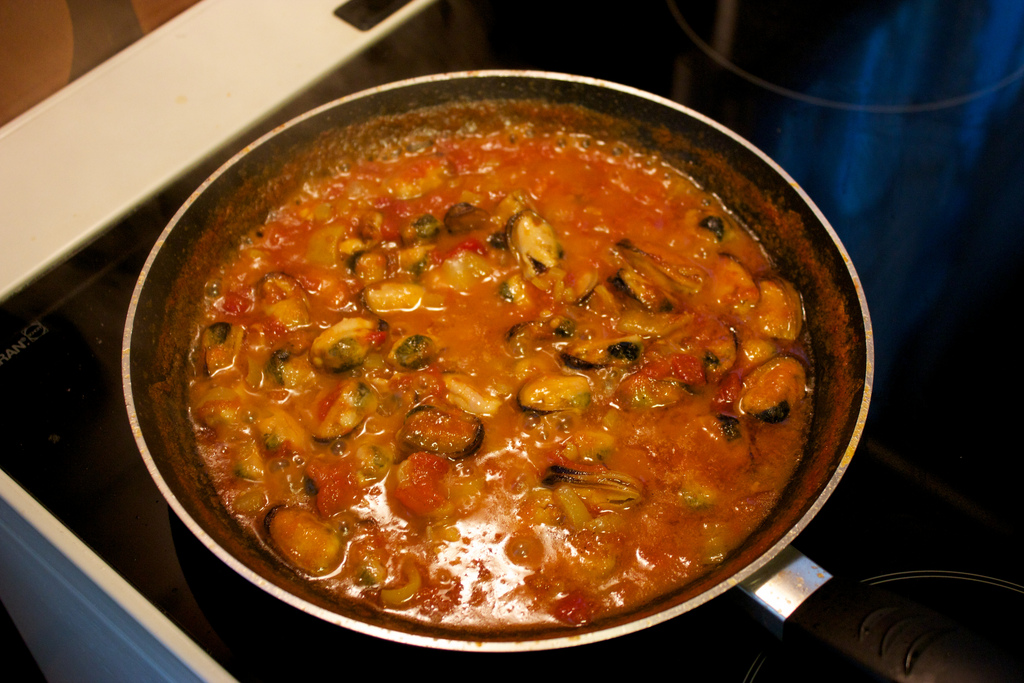 Moules sauce au curry - Photo de Alexander Baxevanis - 101Pairing.com