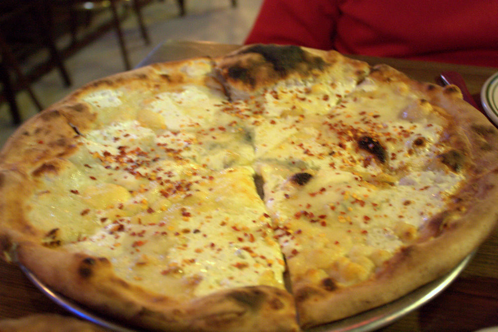 Pizza quatre fromages - Photo de Krista - 101Pairing.com