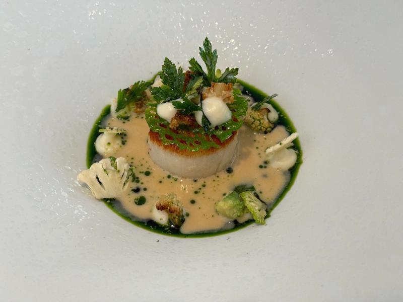 Coquilles Saint-Jacques au beurre fondu persillé - Photo de Yanay Rosen - 101Pairing.com