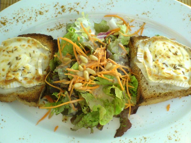 Salade au fromage de chèvre chaud - Photo de cyclonebill - 101Pairing.com