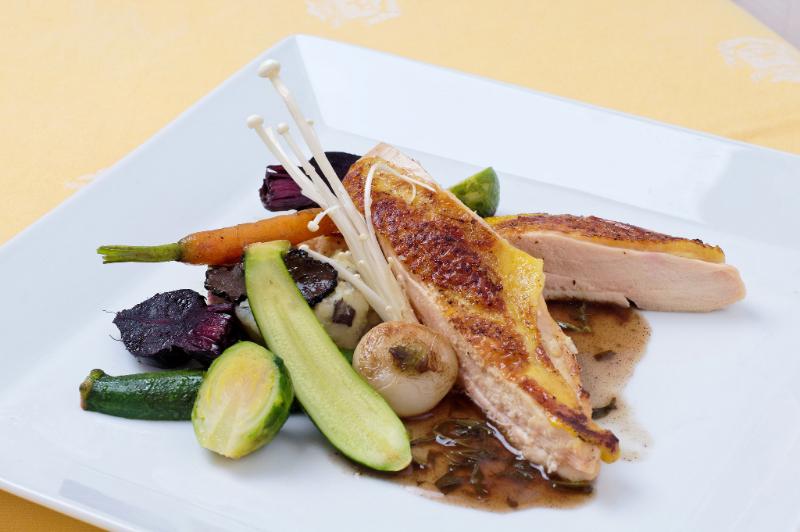 Suprême de volaille sauce aux morilles - Photo de Hotel Le Plaza - 101Pairing.com