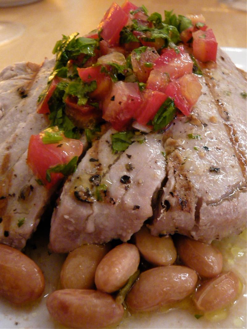 Pavé de thon grillé aux herbes - Photo de Jessica Spengler - 101Pairing.com