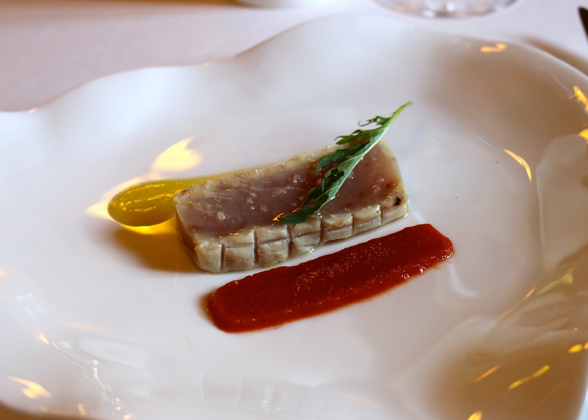 Thon sauté aux oignons et tomates - Photo de Ryan Snyder - 101Pairing.com