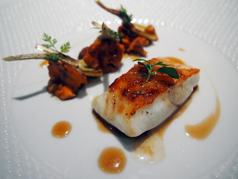 Turbot rôti avec une sauce au curry - Photo de Mike Fleming - 101Pairing.com