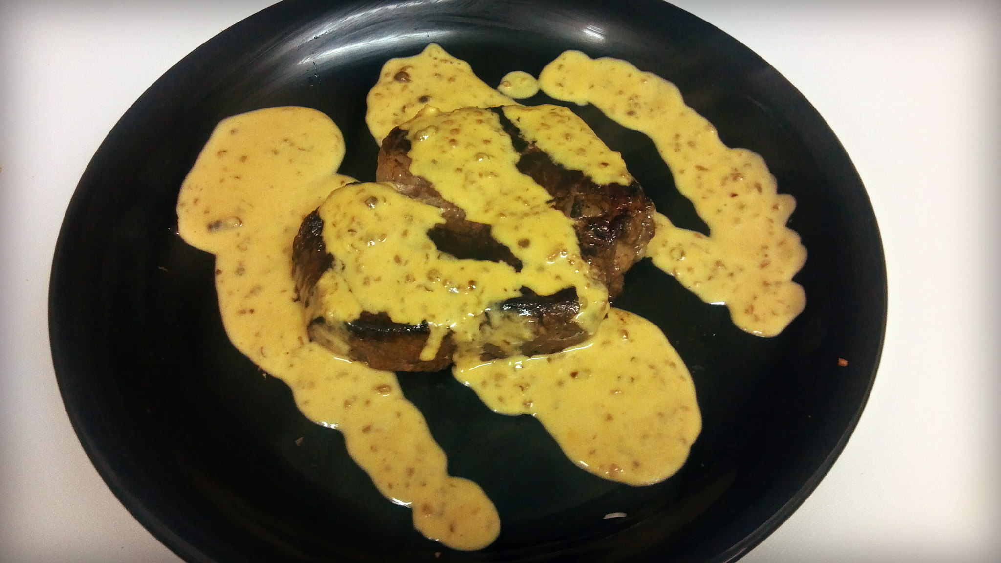 Bœuf grillé à la sauce au poivre - Photo de Kenneth Lyon - 101Pairing.com