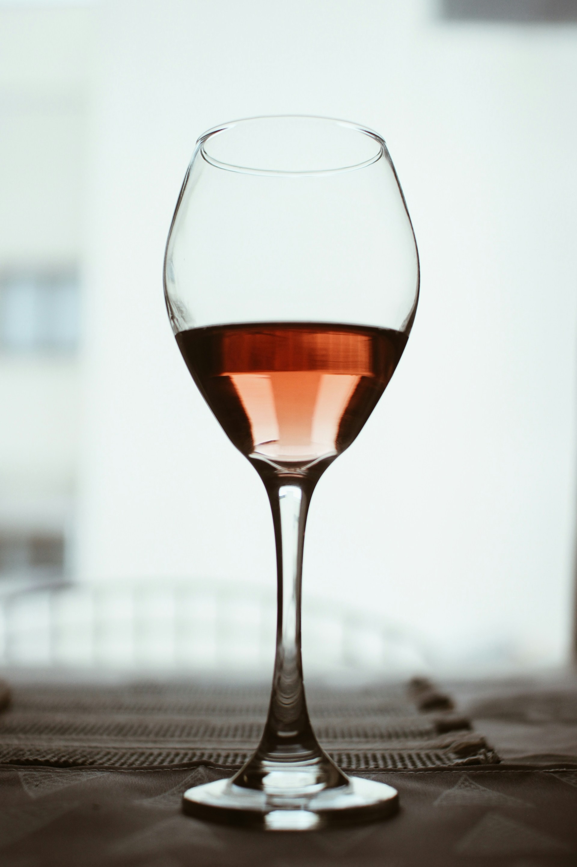 Côtes du Jura Rosé - Vins tranquilles rosés - Photo de @felipepelaquim - 101Pairing.com