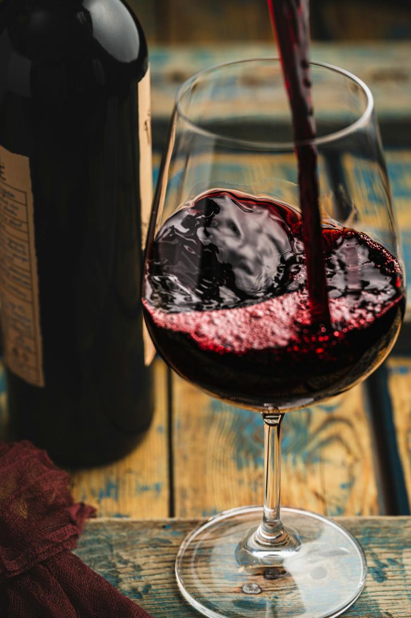 Côtes du Rhône Villages Massif d’Uchaux - Vins tranquilles rouges - Photo de Jana Ohajdova - 101Pairing.com